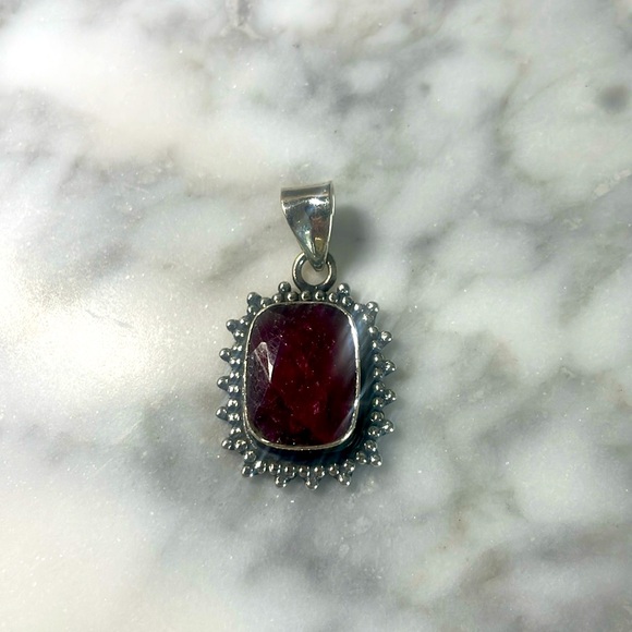 Gorgeous large ruby pendant in 925 sterling silver - Picture 1 of 4